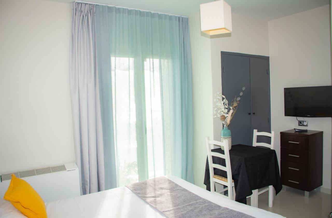 Hotel Et Appartements Reine D'Azur Roquebrune-Cap-Martin Exterior foto