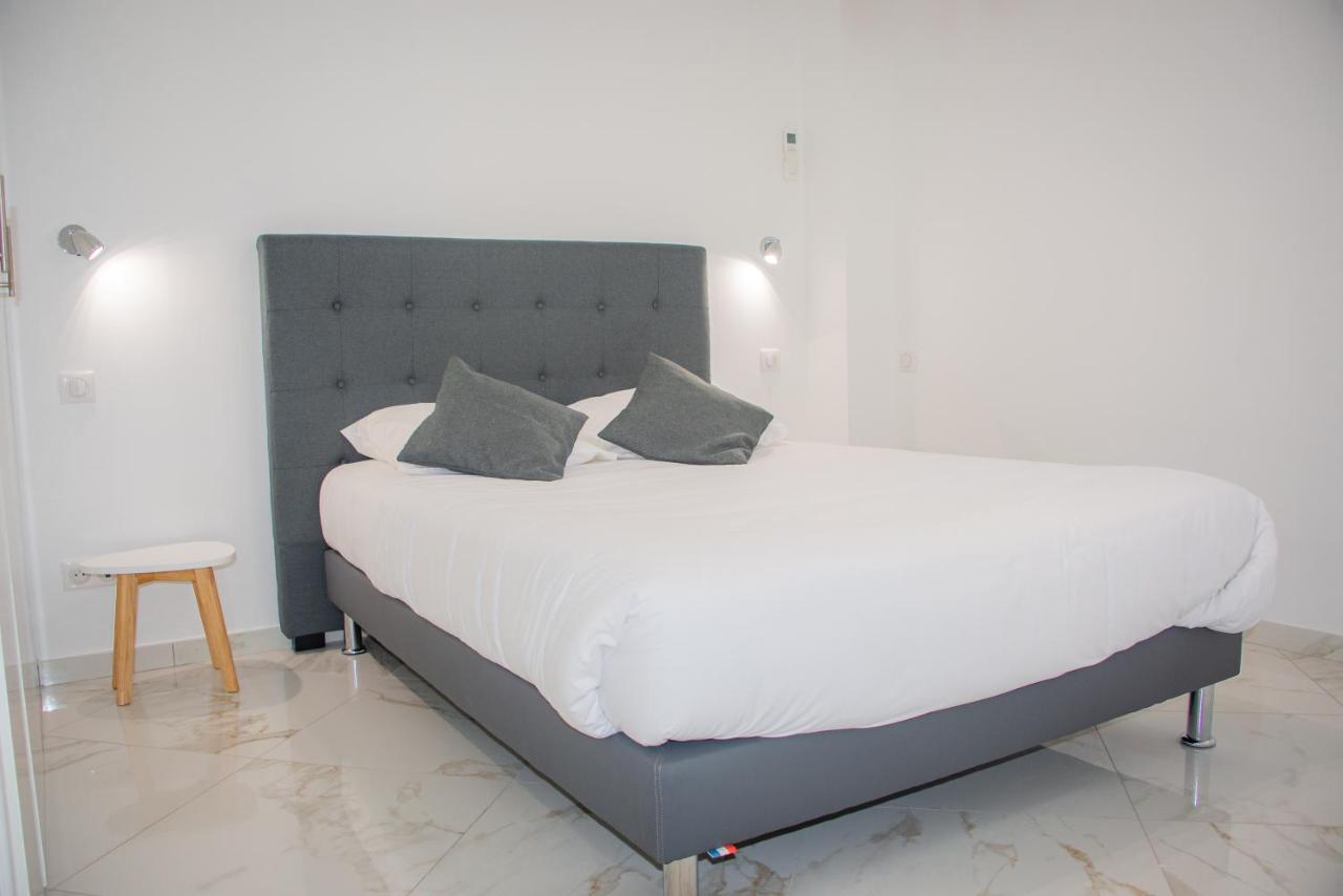 Hotel Et Appartements Reine D'Azur Roquebrune-Cap-Martin Exterior foto